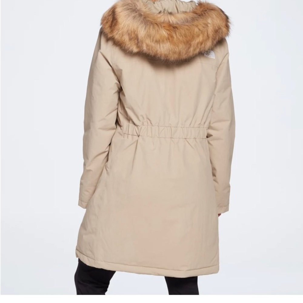 Women North face coat new with tags size XL color flax.